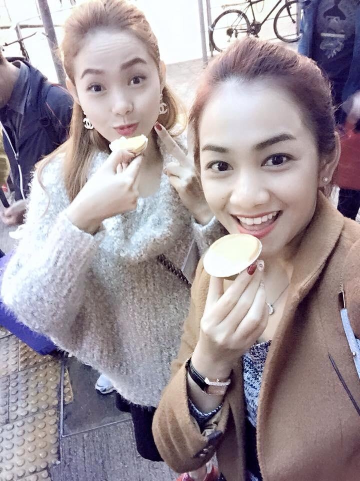 Minh Hằng thân thiết cùng bạn gái của em trai.