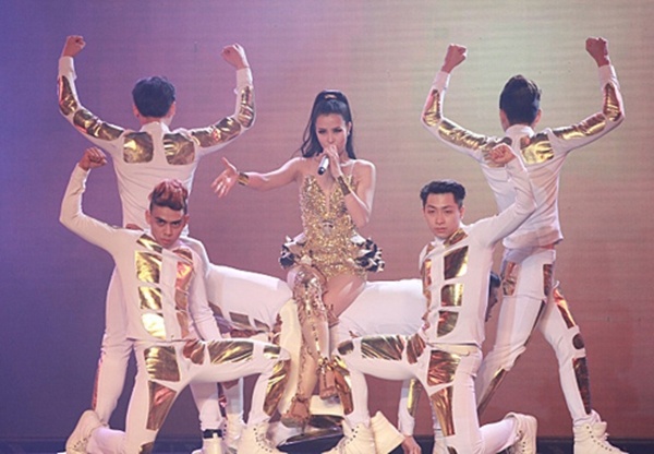 Giai ma su thanh cong cua Dong Nhi hinh anh