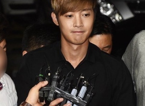 Cha me Kim Hyun Joong tiet lo con trai bi tram cam suy sup hinh anh