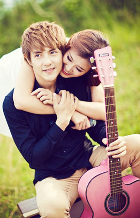 Đầu năm 2012, Ông Cao Thắng đã cho ra mắt MV Hãy cho anh cơ hội. Điểm đặc biệt, nữ chính trong MV này không ai khác chính là người yêu của anh - Đông Nhi.