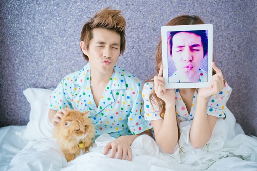 Nam tay anh nhe - Dong Nhi & Ong Cao Thang hinh anh