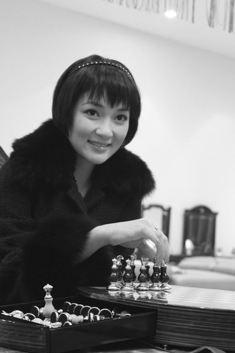 Khi mới chạm ngõ showbiz, tham gia đóng phim rồi dự thi hoa hậu, Nguyễn Thị Huyền khá ngây thơ với cách make-up nhẹ, thiếu điểm nhấn..