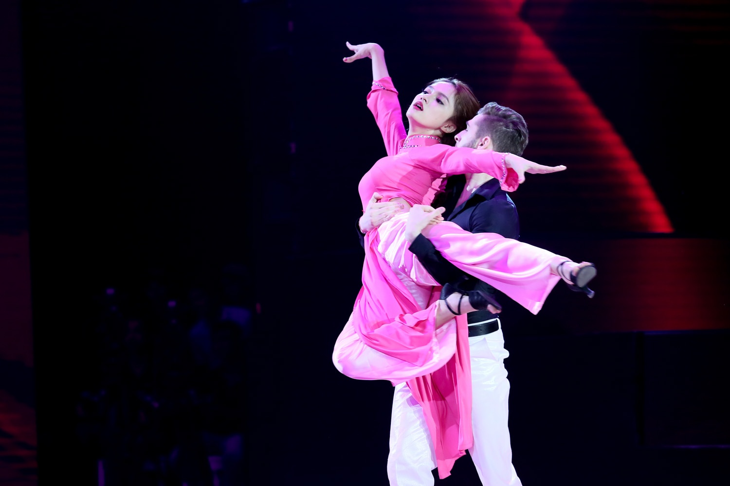 Huong Giang lam nang dau xa xu hinh anh