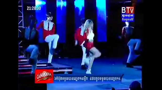 Ca si Campuchia dao Vu dao cong chieng cua Toc Tien hinh anh