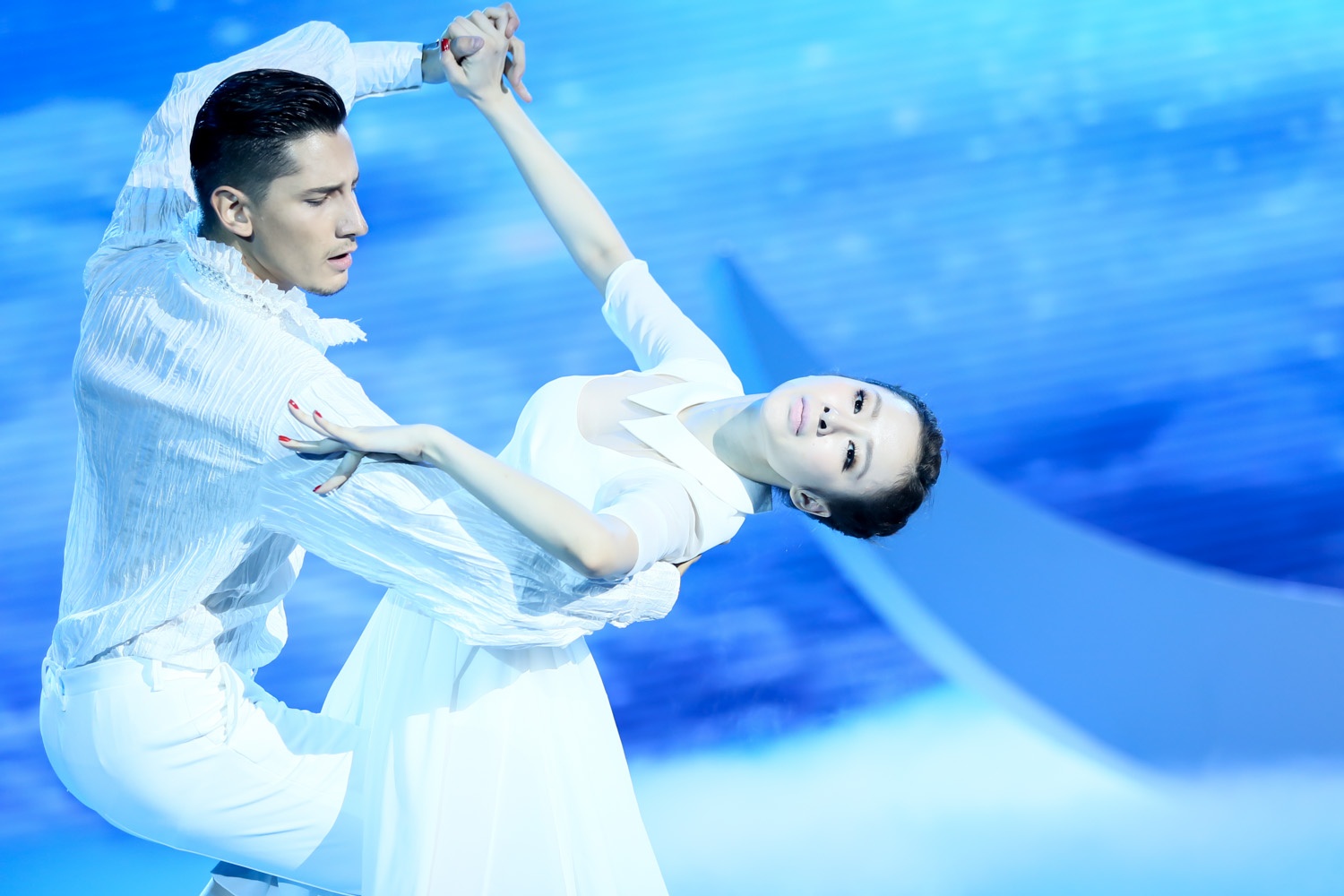 Angela Phương Trinh có bài nhảy được ví như bài thơ.