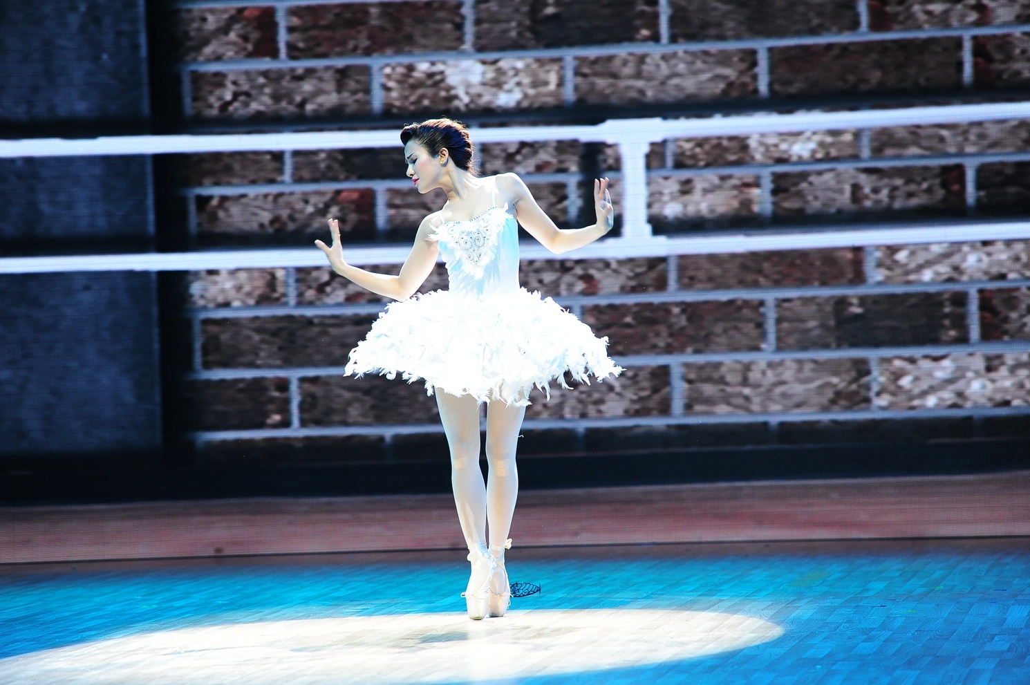 Diep Lam Anh tai hien bo phim Thien nga den hinh anh