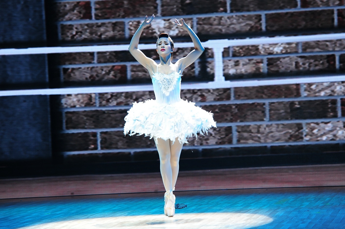 Diep Lam Anh tai hien bo phim Thien nga den hinh anh