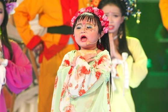 Co be 4 tuoi tiep tuc gay sot Got Talent hinh anh