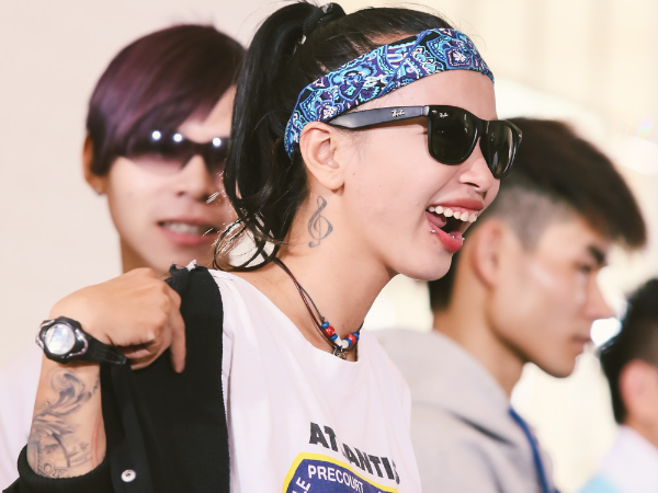 Nu tho xam 20 tuoi gay an tuong manh tai Vietnam Idol hinh anh