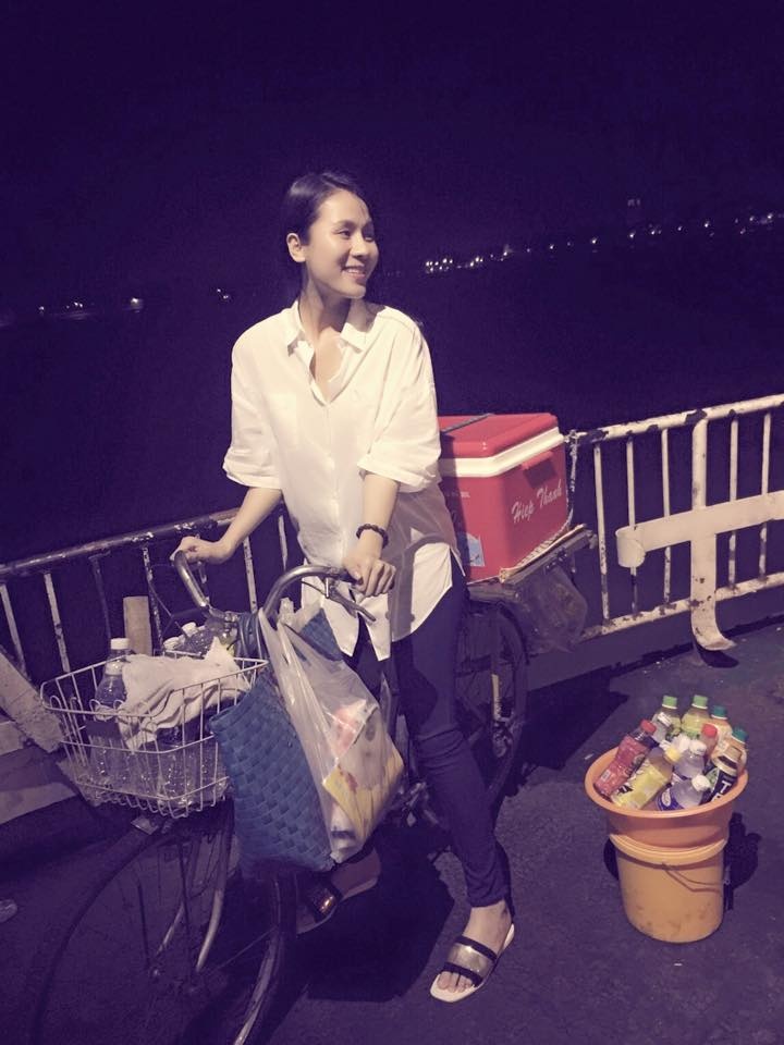 Khác với hình ảnh lộng lẫy trên sàn diễn hay khi chụp hình,  Thái Hà đời thường giản dị như những cô gái quê.