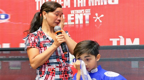 Me Duc Vinh bat khoc khi noi ve tuong lai con trai hinh anh