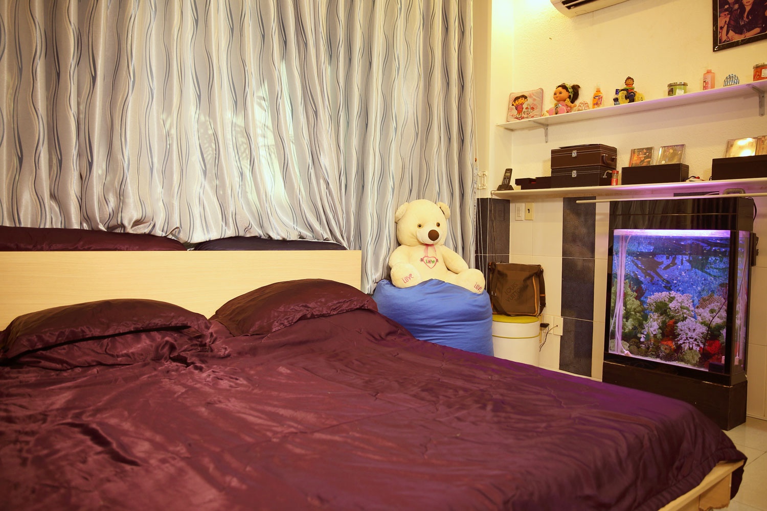 Phòng ngủ đơn giản của vợ chồng