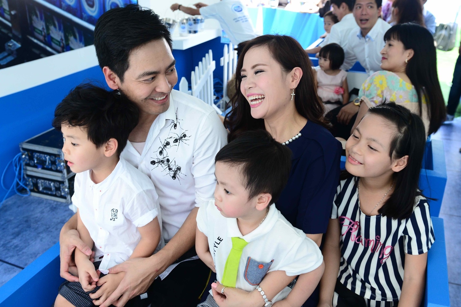 Phan Anh lan dau khoe vo chon dong nguoi hinh anh