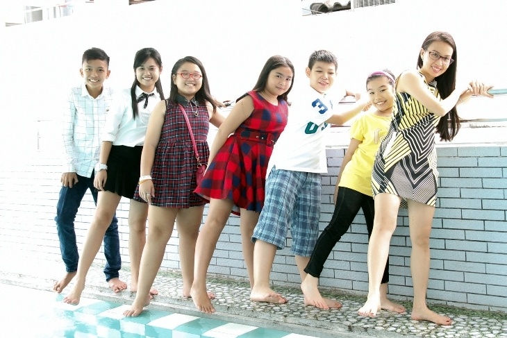 Hoc tro The Voice Kids co mot ngay quay tung o nha Cam Ly hinh anh