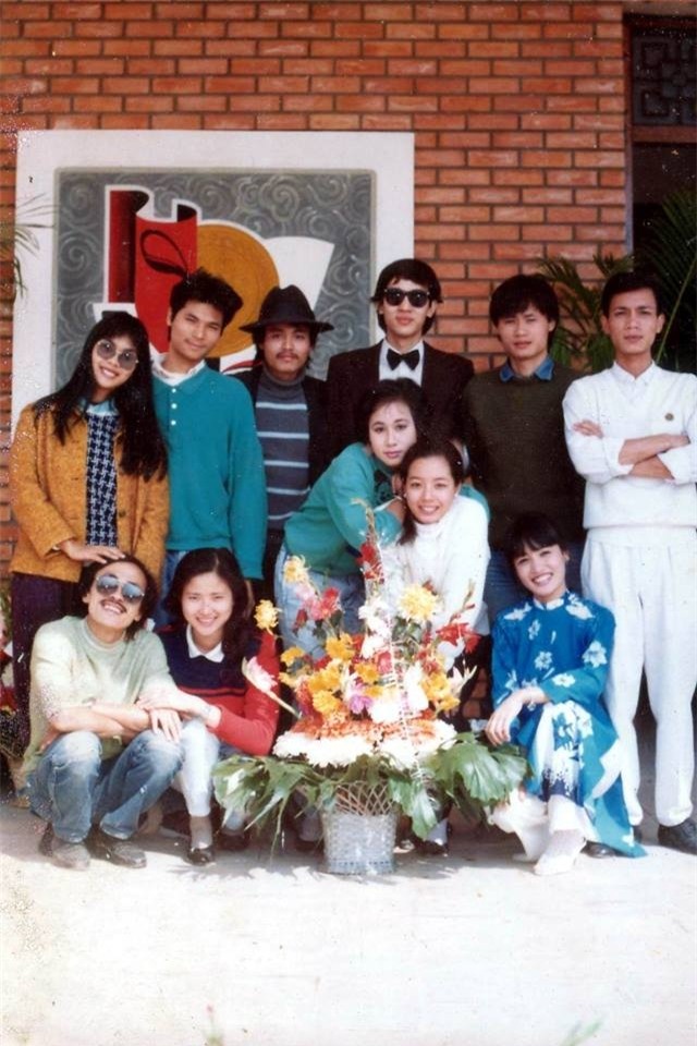 Nghệ sĩ Giang Còi thuở mới vào nghề với các bạn đồng môn.