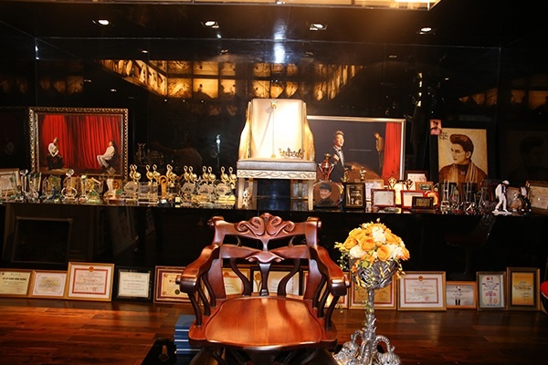 Gia tài giải thưởng đồ sộ của Mr. Đàm.