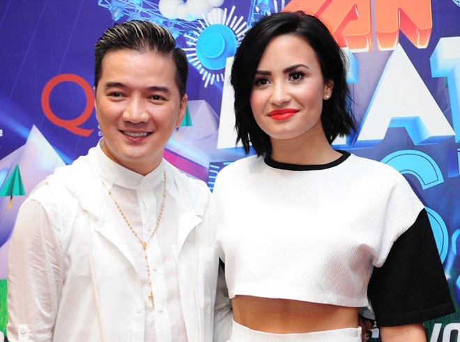 Trưa 8/5, ca sĩ – diễn viên người Mỹ Demi Lovato có buổi gặp gỡ thân mật để gửi lời chào cũng như trả lời những thắc mắc của truyền thông Việt Nam. Đây là lần đâu tiên giọng ca Skycraper đến Việt Nam để tham gia trình diễn tại Lễ hội âm nhạc Yan Beatfest 2015. Ca sĩ Đàm Vĩnh Hưng đại diện các nghệ sĩ trong nước cũng góp mặt trong buổi họp báo.