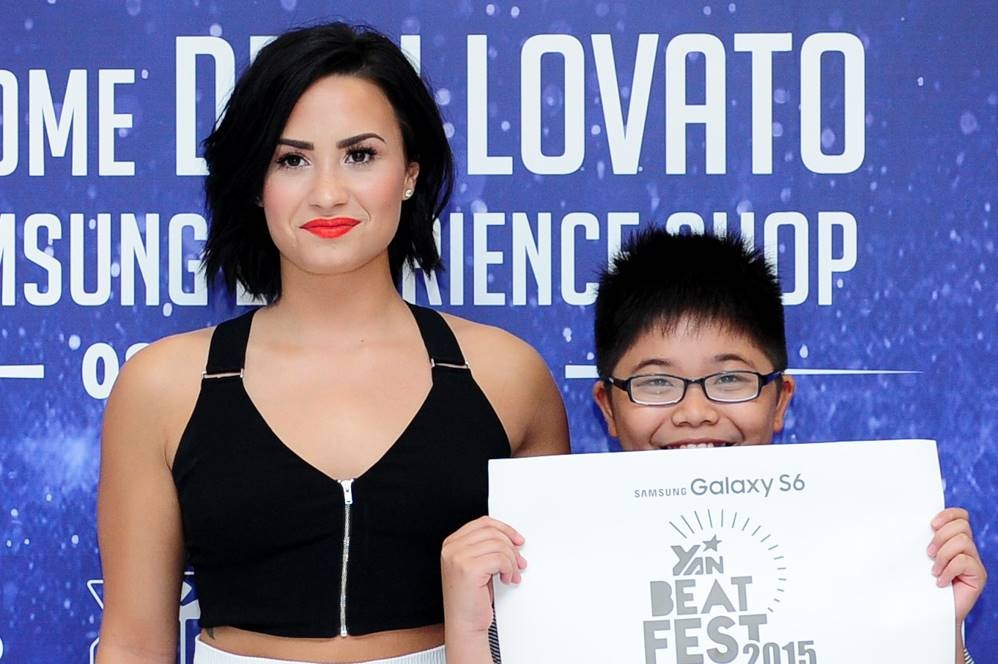 Fan nhi Viet hanh phuc khi gap Demi Lovato hinh anh