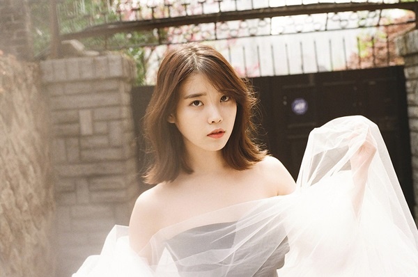 IU.