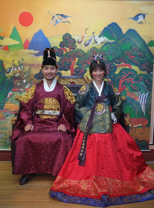 Họ sẽ không vội kết hôn để Hari Won có nhiều điều kiện hoạt động nghệ thuật.