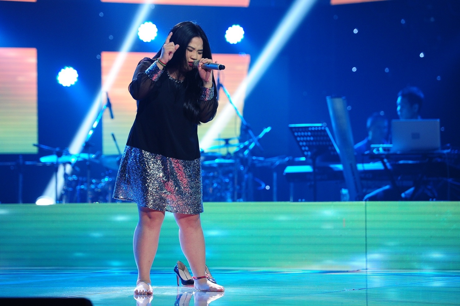 Vân Anh chinh phục ca khúc nổi tiếng All my myself.