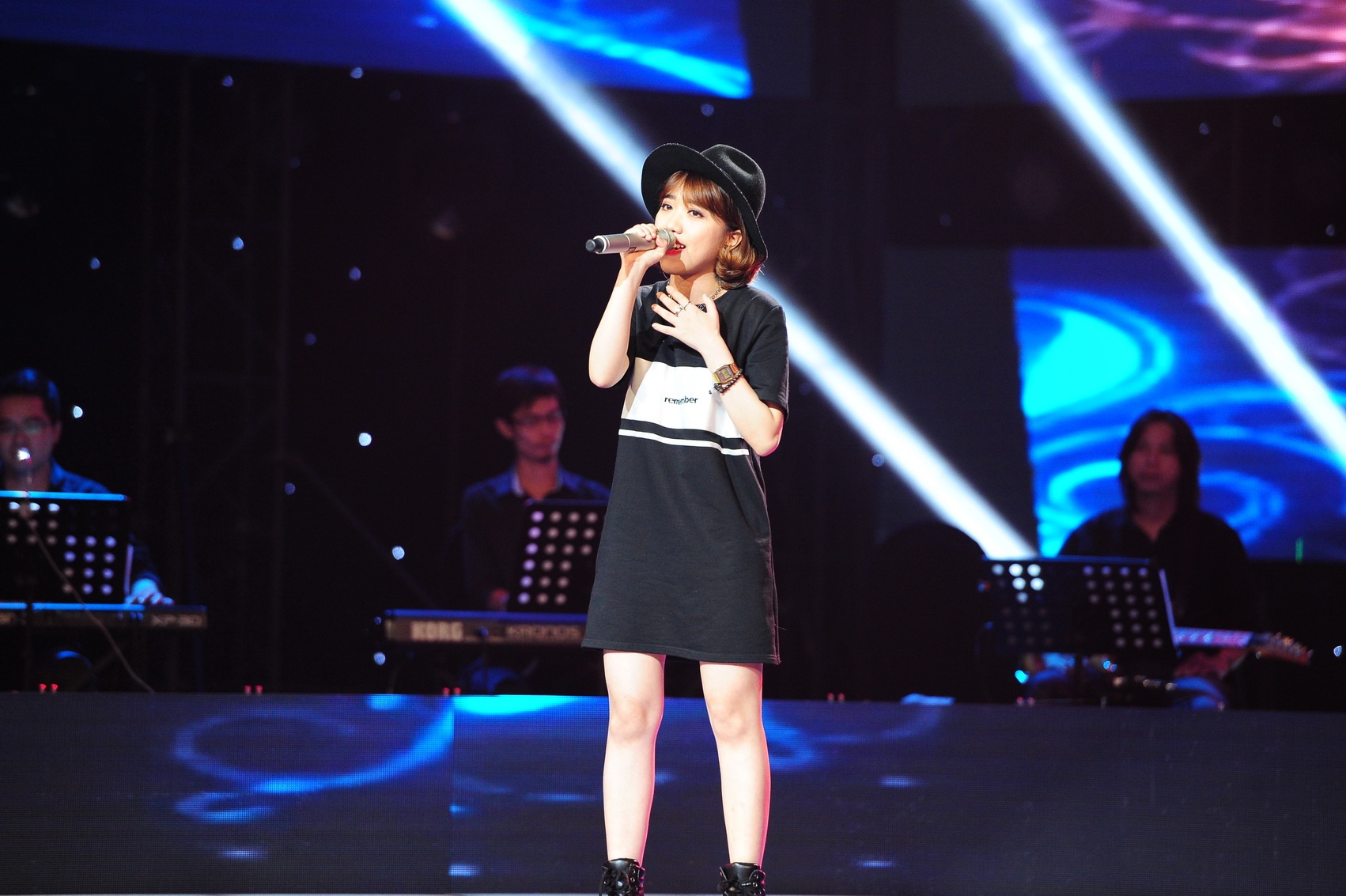 Phung Khanh Linh - Maps hinh anh