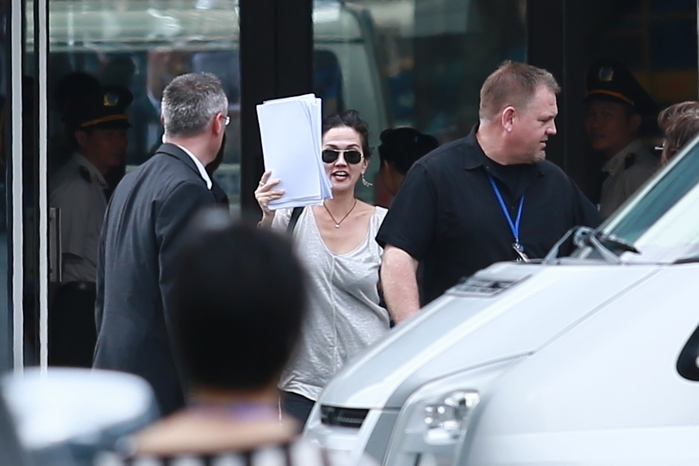 Katy Perry danh lac huong fan Viet o san bay Tan Son Nhat hinh anh