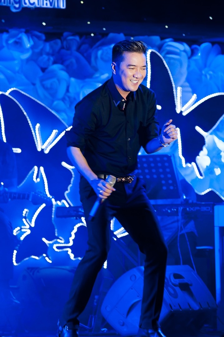 iêng Mr.Đàm hát liên tù tì gần 10 ca khúc để cảm ơn tình cảm của mọi người dành cho các trường hợp khó khan cần giúp đỡ trong cuộc sống.