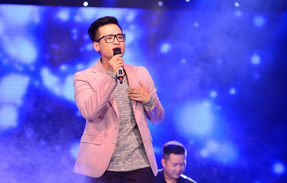 Ha Anh Tuan gap su co tren song truc tiep hinh anh