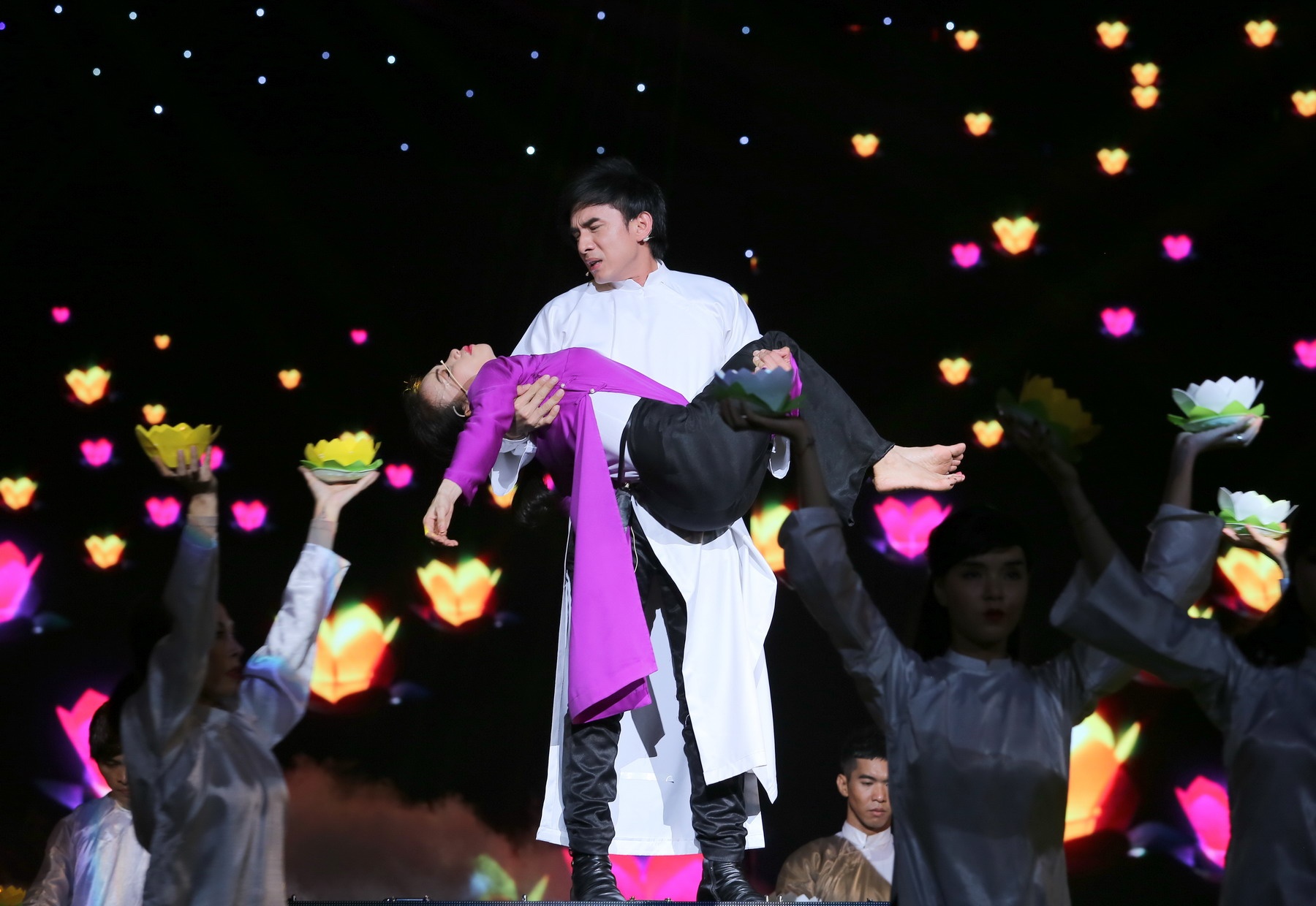 Diễn xuất của cặp đôi mang đến cảm xúc cho khán giả.