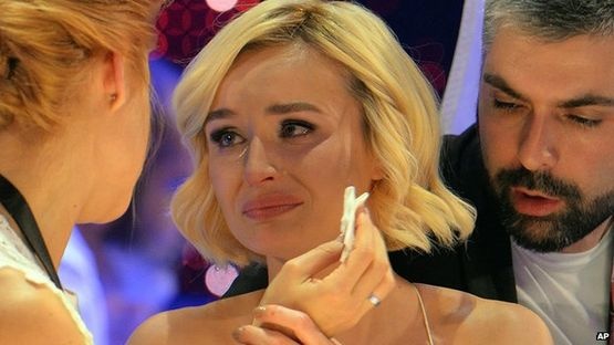 Thí sinh của Nga Polina Gagarina bật khóc vì đánh mất ngôi quán quân.
