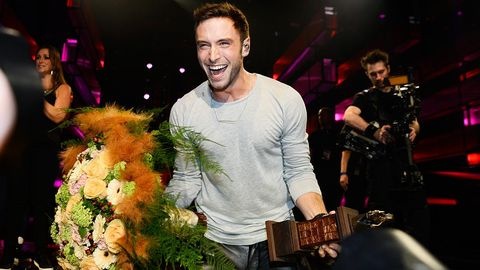Nam ca si Thuy Dien len ngoi quan quan Eurovison 2015 hinh anh