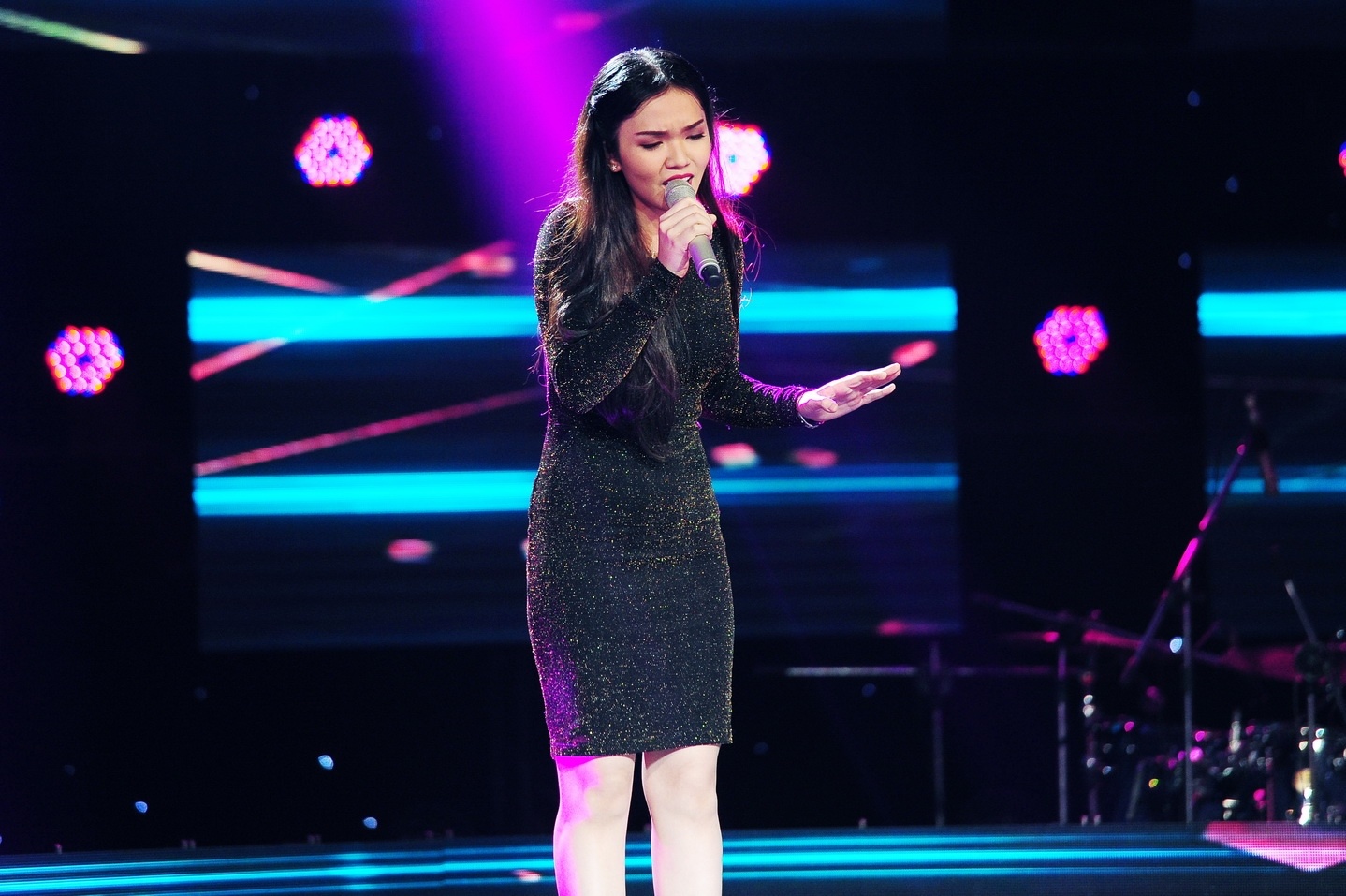 Đang học trường Y, nhưng thí sinh Linh Trang vẫn dành đam mê cháy bỏng cho âm nhạc. Sở hữu chất giọng dầy, trầm ấm và đầy tự sự, cô gái mạnh dạn khoe lợi thế của mình với Điều ngọt ngào nhất. Đến giây phút cuối cùng, Mỹ Tâm bấm nút chọn cô gái 24 tuổi. Mỹ Tâm dành lời khen cho độ rung trong giọng hát của Linh Trang. Cô chia sẻ mình rất mong muốn thí sinh này về với team Thu Phương, tuy nhiên nữ ca sĩ Vì em quá yêu anh vẫn rất hài lòng khi mời được cô về với mình. 