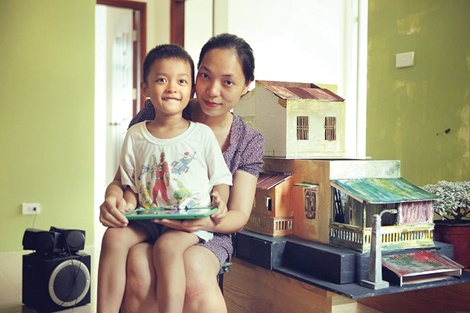 Nguyễn Hoàng Điệp và con trai.