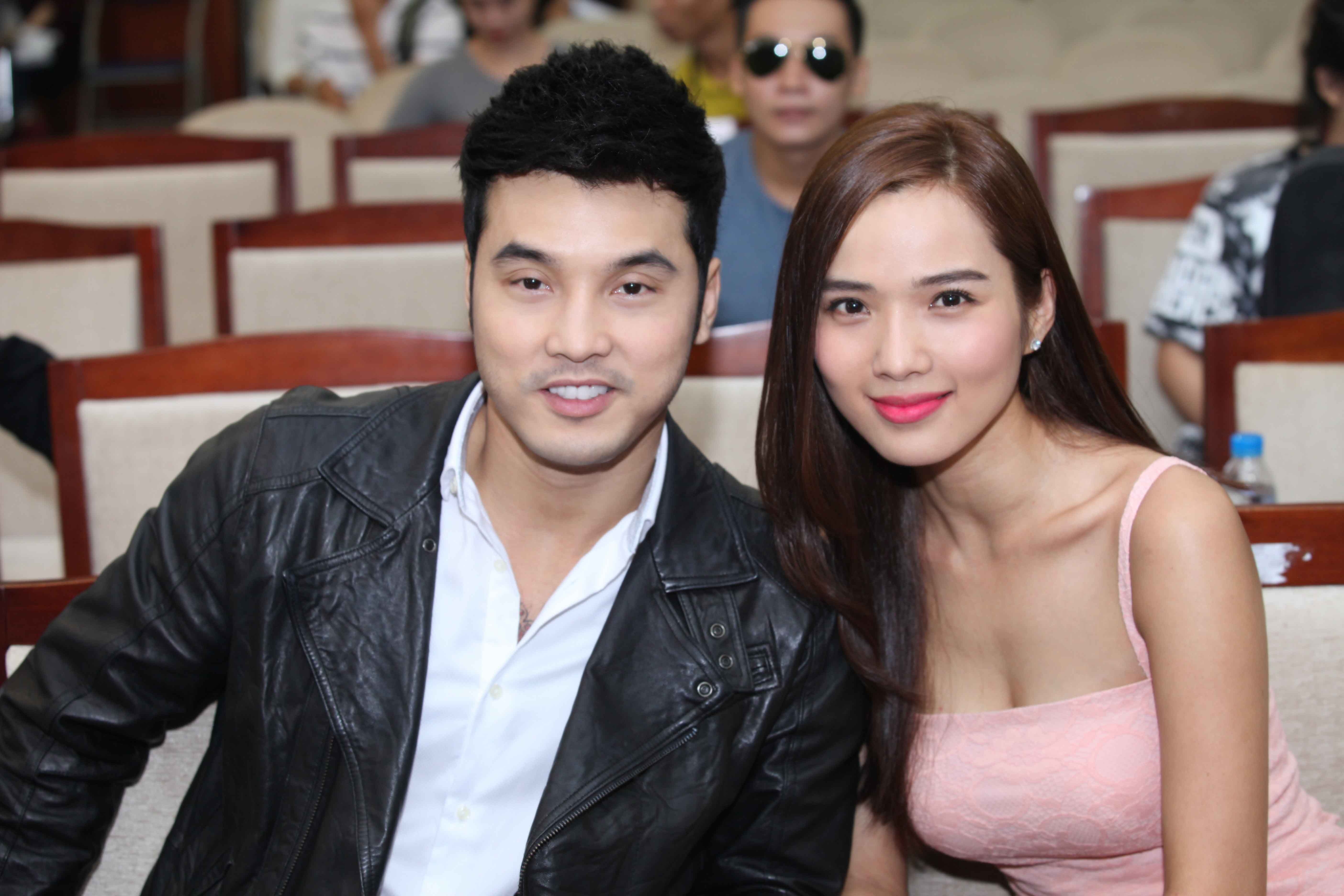 Ung Hoang Phuc tinh cam ben ban gai nguoi mau hinh anh