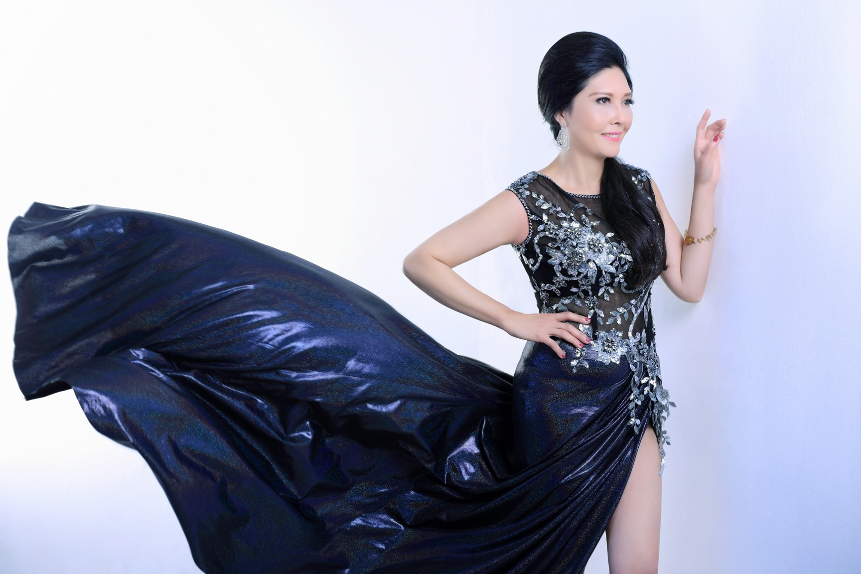 Hoa Mi lan dau tam su ve hai nguoi chong hinh anh