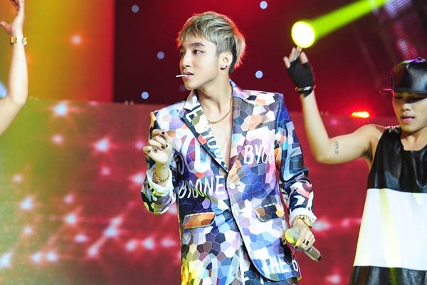 Nguyen Khang nhieu phen cang thang vi Son Tung M-TP hinh anh