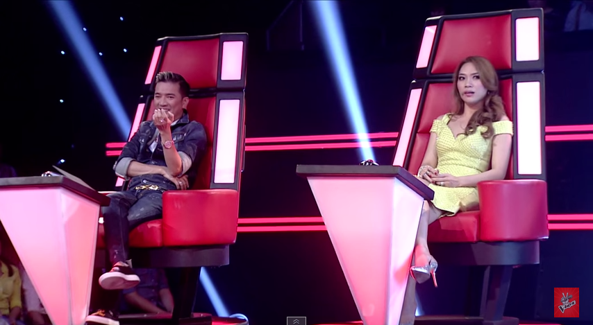 Mỹ Tâm ghen tức vì Tuấn Hưng ôm thí sinh quá lâu.