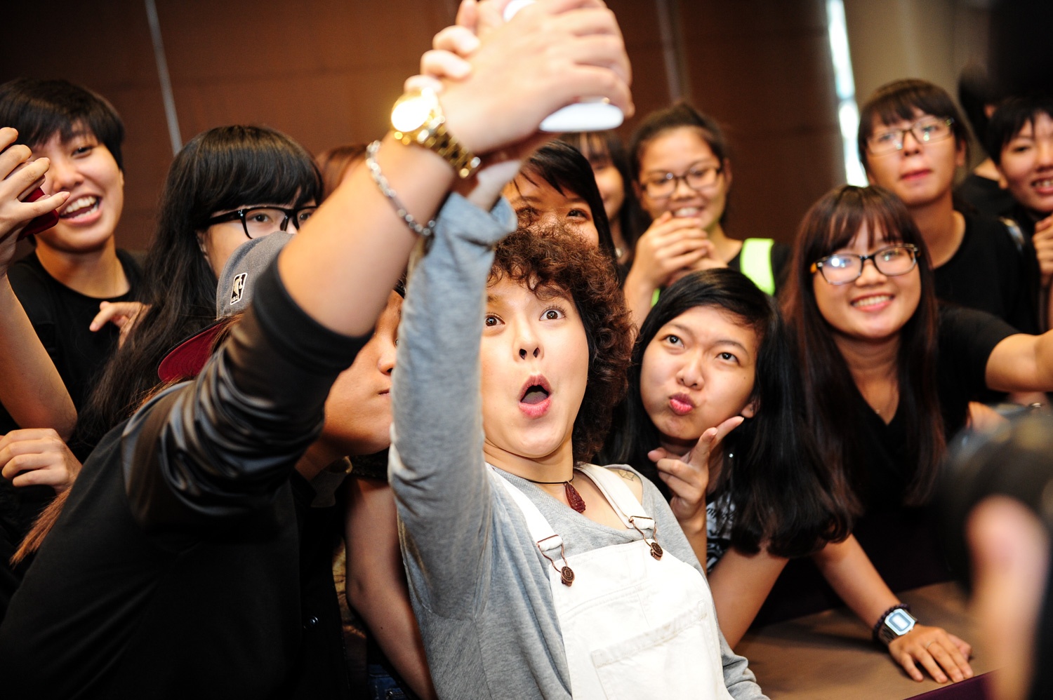 Tien Tien nghen ngao nho lai thoi di hat be hinh anh