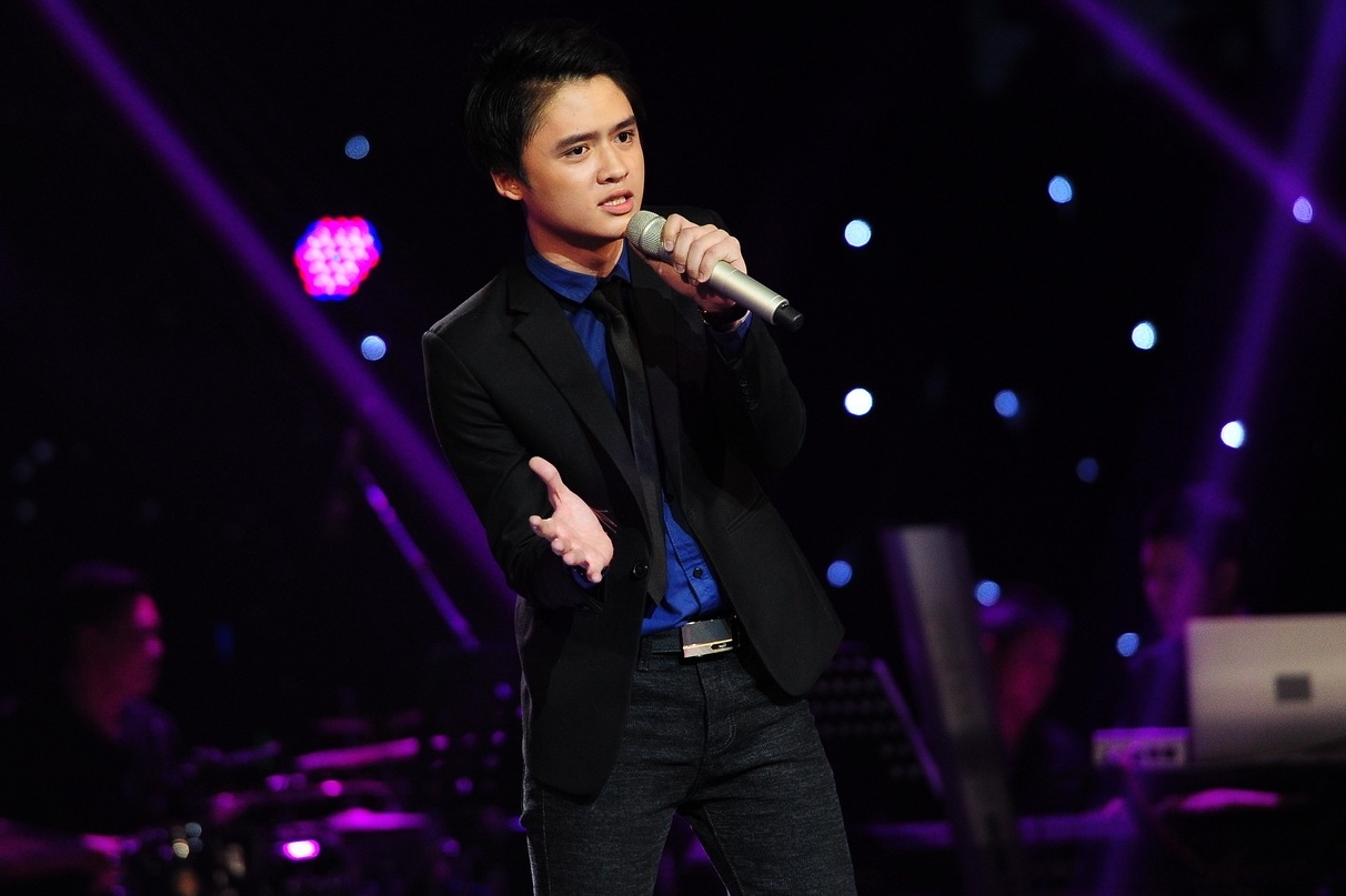 Chàng trai đến từ Nghệ An Đào Ngọc Sang tạo dấu ấn khác biệt khi chọn dòng nhạc xưa với sáng tác của nhạc sĩ Từ Công Phụng là Mưa trên ngày tháng đó. Trong giây phút cuối cùng, anh được Mỹ Tâm và Tuấn Hưng chọn. Nam huấn luyện viên bày tỏ sự nể phục Ngọc Sang giữ được sự bình tĩnh khi chưa được bấm chọn ở những giây cuối cùng của màn trình diễn. Về phía Mỹ Tâm, cô cho biết anh có giọng hay nhưng chọn bài sai. Với kinh nghiệm của mình, cô sẽ giúp Ngọc Sang khắc phục nhược điểm trong quãng thấp và phát huy thế mạnh ở quãng cao. Không quá bất ngờ khi thí sinh 18 tuổi chọn về team Mỹ Tâm.