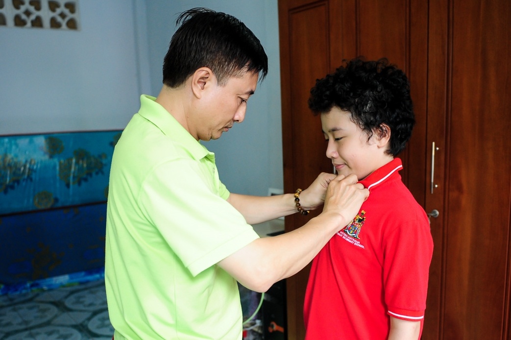 Bo Hoang Anh toc xu tung khoc khi nghi ve con hinh anh