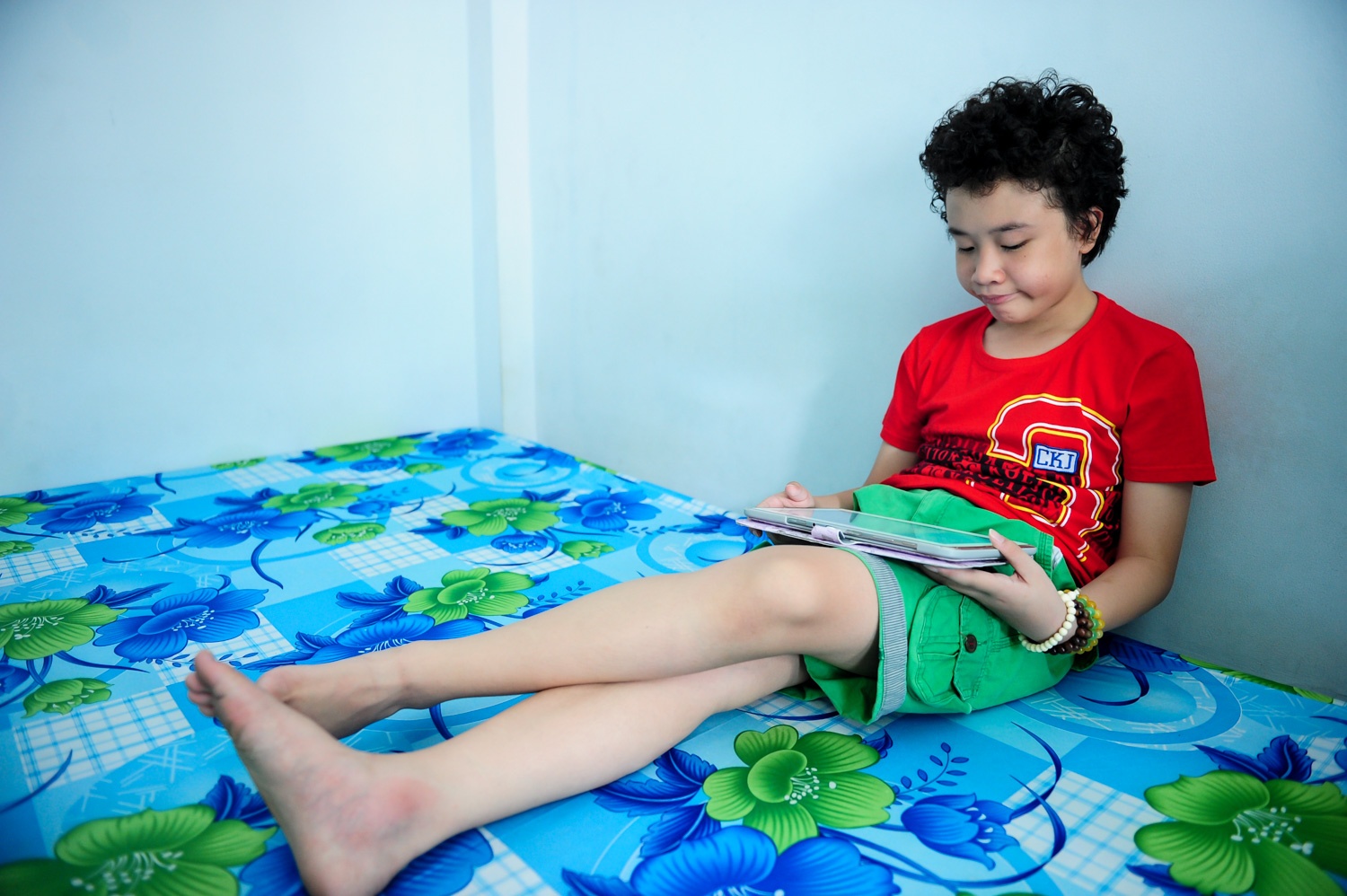 Sau 9 tháng, cậu bé tròn trịa ngày nào đã cao lớn và thon gọn hơn hẳn.