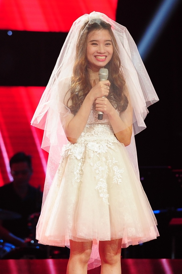 Nguyễn Đặng Huyền Nga gây chú ý khi chọn mặc trang phục cưới trên sân khấu lớn. Với ca khúc Dream A Little Dream, cô thể hiện giọng hát cao, trong và thanh thoát. Tuấn Hưng là huấn luyện viên duy nhất bấm chọn. Dù không chọn, nhưng Đàm Vĩnh Hưng vẫn dành lời khen cho cách luyến láy của Huyền Nga như âm thanh cổ điển từ radio cũ. Tuấn Hưng không ngần ngại bày tỏ tình cảm dành cho chất giọng của học trò và không giấu được sự phấn khích khi không phải tranh đấu với các huấn luyện viên khác.