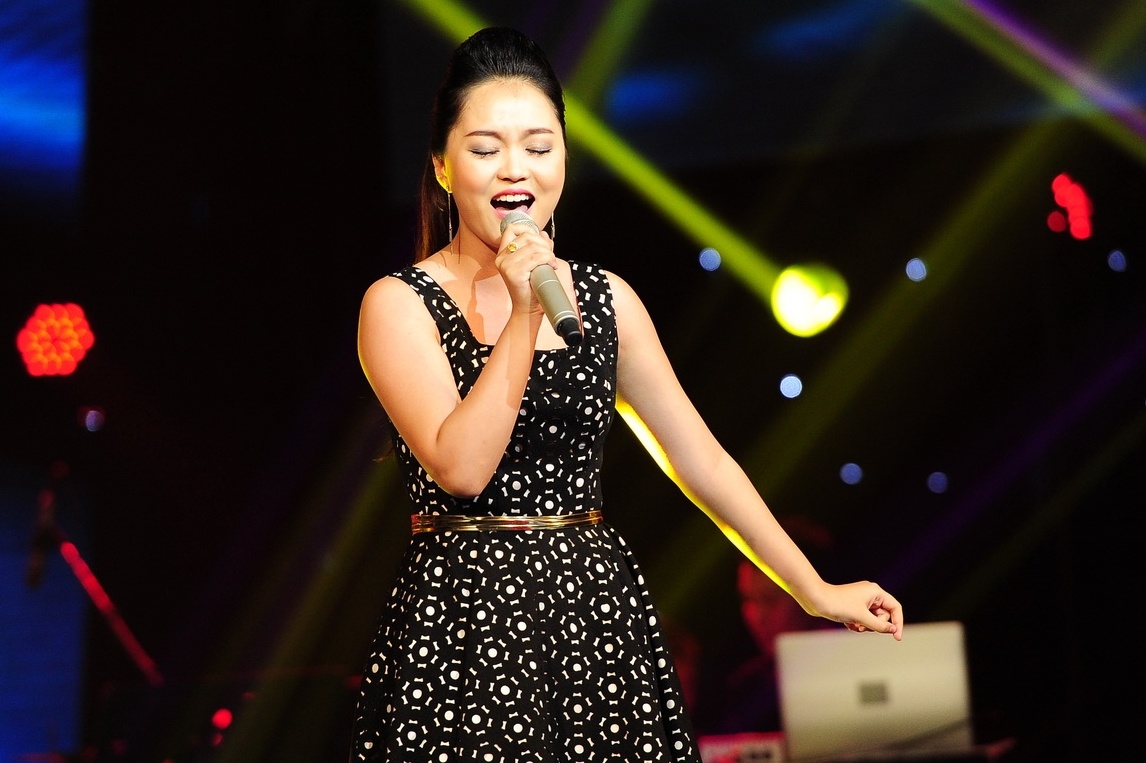 Giọng ca 22 tuổi Nguyễn Thi Thu Phượng đến với The Voice để thay mẹ viết tiếp ước mơ ca hát còn dang dở. Với ca khúc It’s not goodbye, cô khoe giọng hát dày, khỏe khoắn cùng những đoạn gằn giọng chắc chắn. Mr. Đàm chọn là huấn luyện viên duy nhất bấm chọn. Trong phần nhận xét học trò, anh không quên nhân thời cơ để bày tỏ tình cảm với “người tình không bao giờ cưới” Mỹ Tâm. Nam huấn luyện viên đánh giá cô có giọng cao tốt, nhưng còn thiếu sự nồng nàn. Mỹ Tâm cho biết Thu Phượng có giọng khàn hay, nhưng các nốt cao chưa chắc chắn. Nữ huấn luyện viên hứa hẹn sẽ hỗ trợ học trò của Mr. Đàm hết mình. 