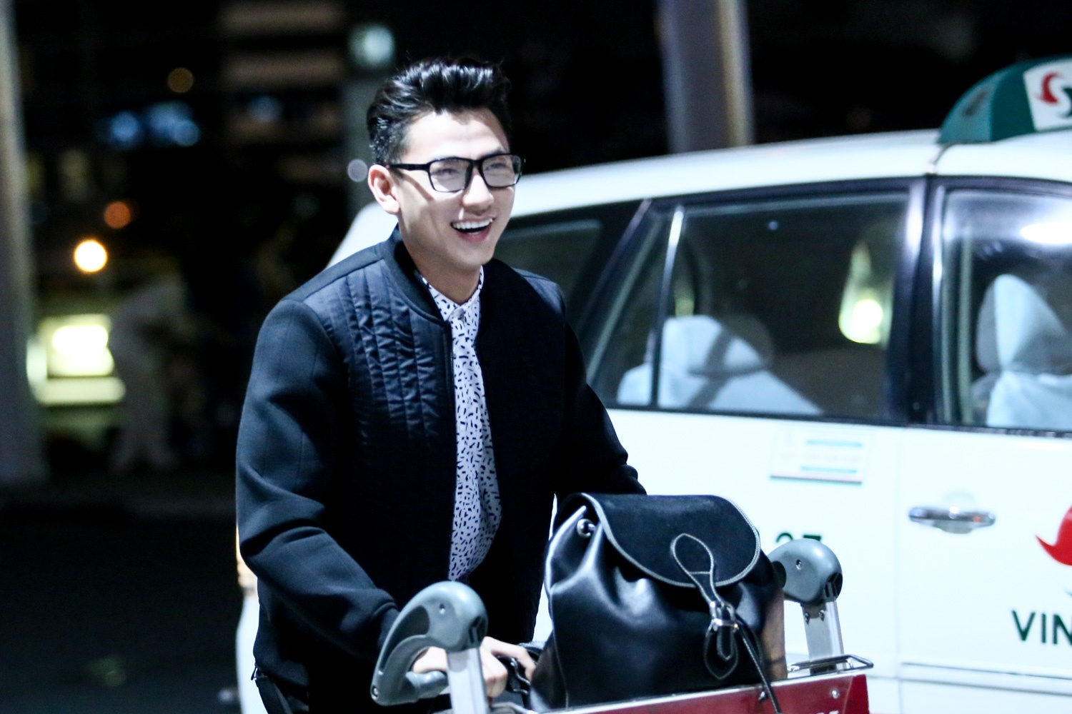 Isaac mot minh bay show, ro tin don tach nhom hinh anh