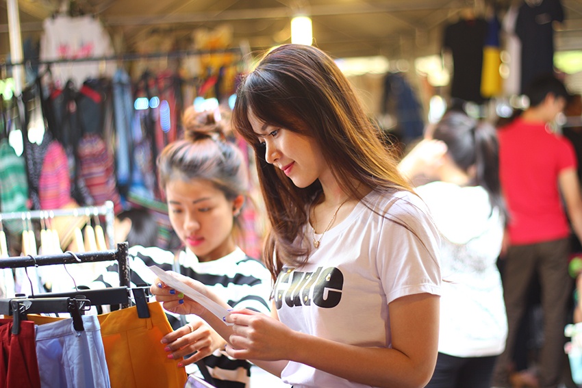 Midu bat ngo lo dien voi than hinh mum mim hinh anh