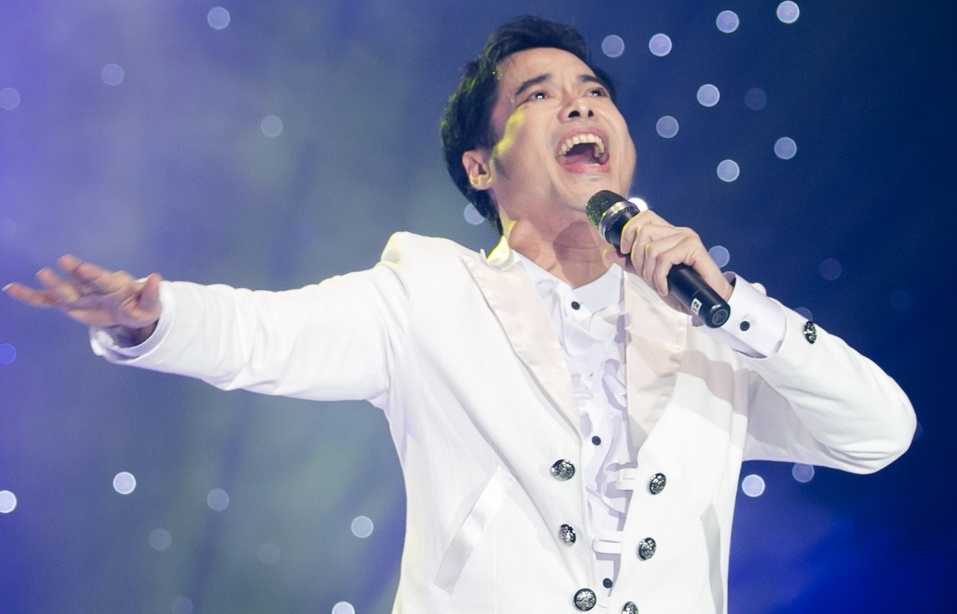 Ngoc Son huy show tren song truc tiep vi cha qua doi hinh anh