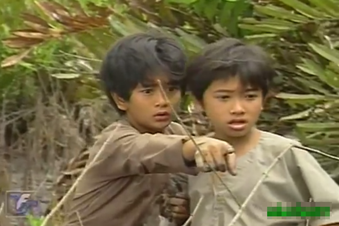 dBạn chí cốt của An trong Đất phương Nam là thằng Cò (Phùng Ngọc), con trai của ông Ba bắt rắn. Trên bước đường lưu lạc đi tìm cha, An được cha con của ông Ba cưu mang và yêu thương, giúp đỡ.