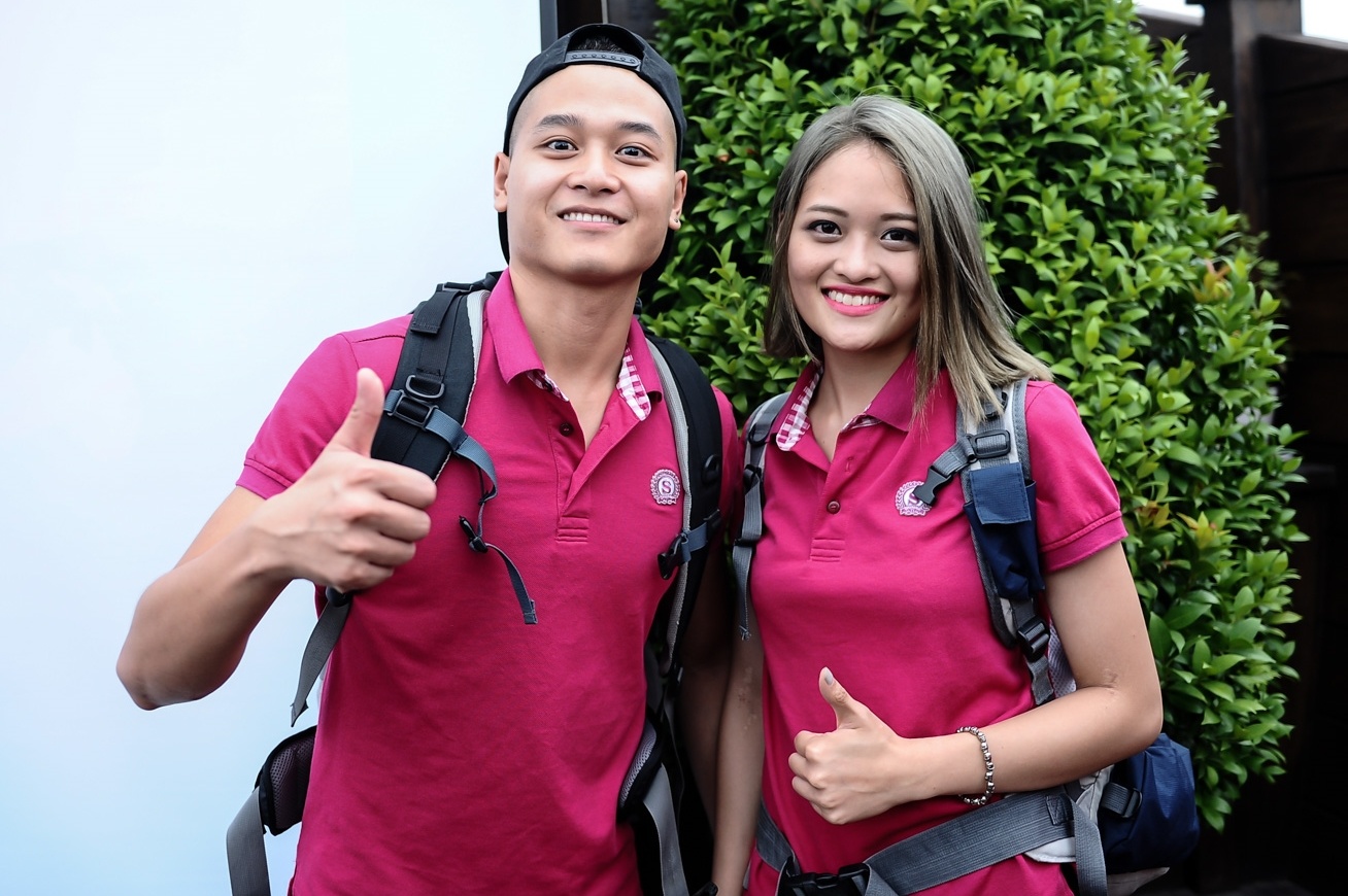 Diễn viên chính của Đập cánh giữa không trung – Thùy Anh cùng diễn viên Đăng Hoàng từng quen mặt với khán giả truyền hình qua series Nhật ký Vàng Anh - sẽ kết hợp với nhau làm nên đội Hồng. 