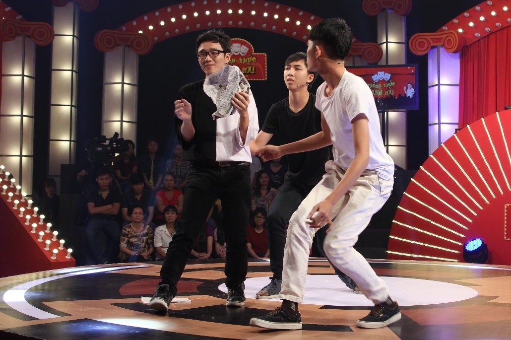 Bộ ba Tam Hảo công khai dọa đánh Trấn Thành và Việt Hương.